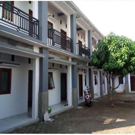 Griya Anugerah Hotel Mojokerto Bagian luar foto
