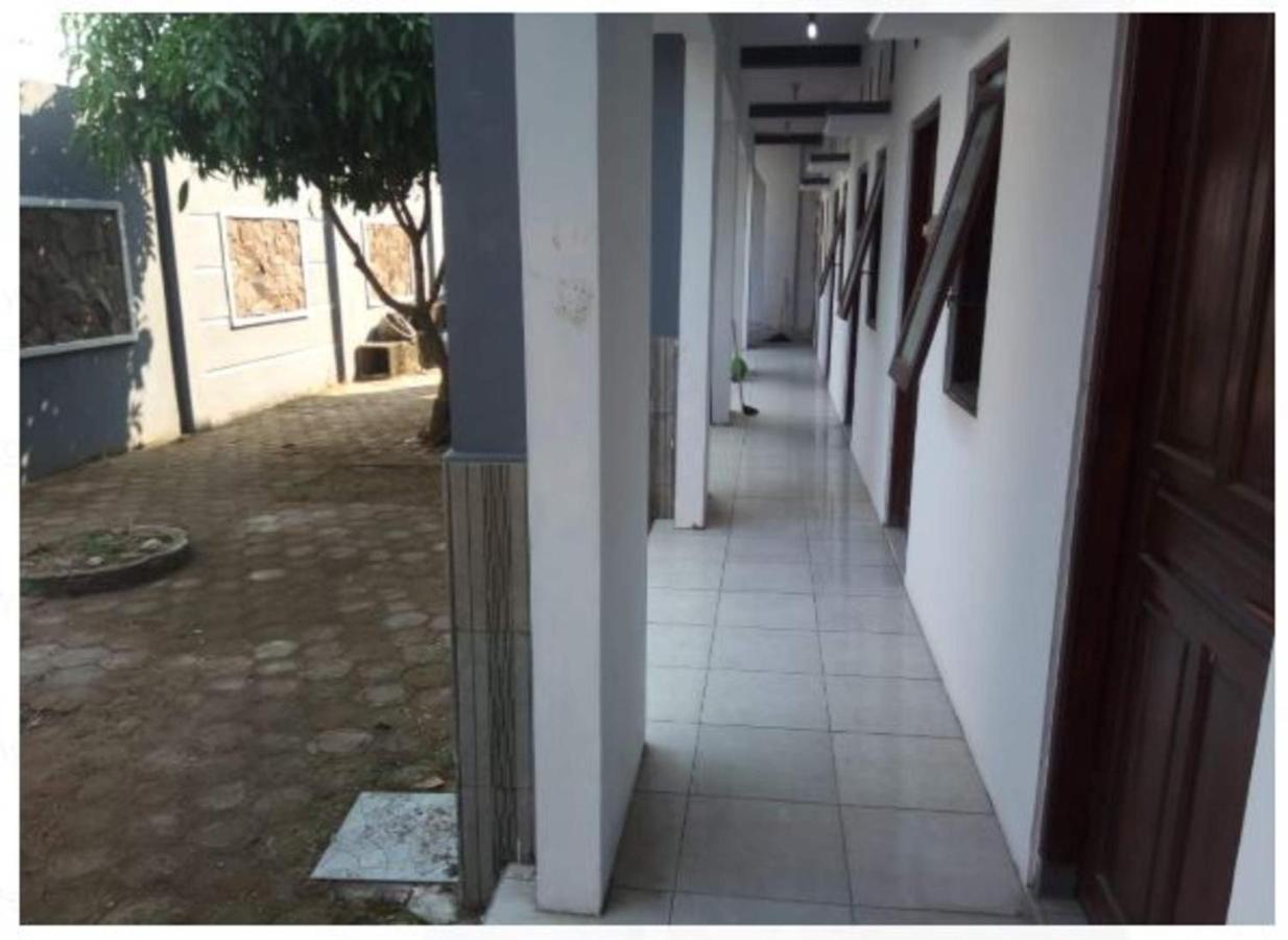 Griya Anugerah Hotel Mojokerto Bagian luar foto